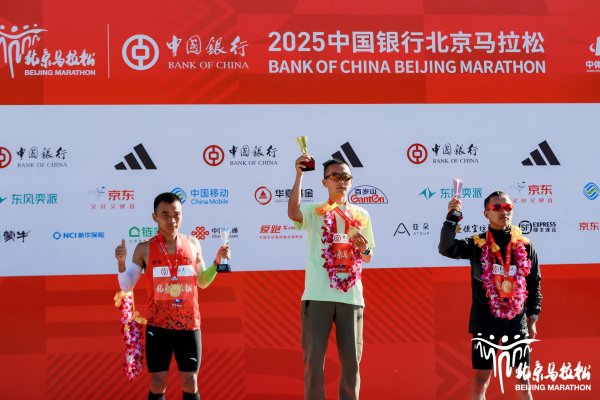 驰牛配资 最快美术生，李大林2小时11分26秒获得北马国内男子组冠军